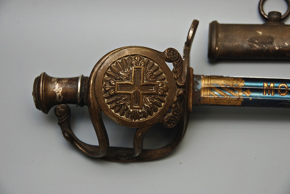 origianl sword Broadsword of a company of royal musketeers France, 1814-16 for sale